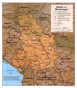 Политическая и административная карта Сербии и Черногории с рельефом, дорогами и городами.