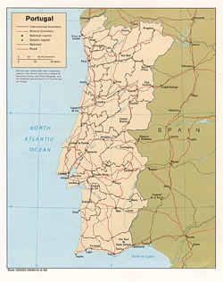 Политическая и административная карта Португалии с дорогами и городами.